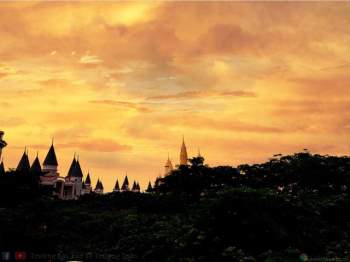 Nhìn qua tưởng khu du lịch nhưng hóa ra là... một trường đại học của Việt Nam: Toàn lâu đài trắng như bên trời Âu, bên trong có công viên giải trí hoàng tráng - Ảnh 8.