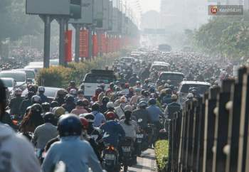 Ngày đầu đi làm sau nghỉ lễ, người Sài Gòn bị trễ giờ vì kẹt xe quá kinh khủng - Ảnh 9.