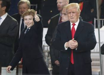 Nhìn lại những hình ảnh đẹp nhất suốt 4 năm qua của Hoàng tử Nhà Trắng Barron Trump trước giây phút Mỹ tuyên bố Tổng thống thứ 46 - Ảnh 10.