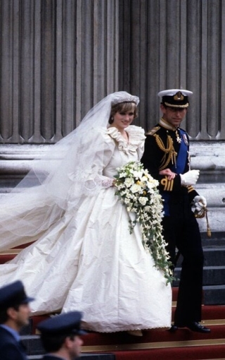 Thái tử Charles và Công nương Diana kết hôn năm 1981 nhưng chính thức ly thân vào năm 1992