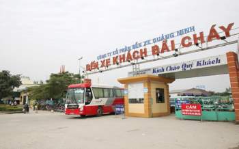 Quảng Ninh cho phép xe khách hoạt động trở lại từ 12 giờ ngày 6/2 - Ảnh 1.