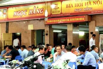 Hỏa tốc: Hà Nội tạm dừng hoạt động các nhà hàng, quán bia, giải tỏa chợ cóc, chợ tạm từ hôm nay để chống dịch - Ảnh 2.