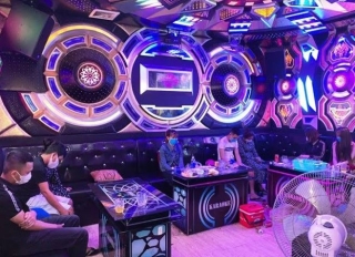 Quảng Ngãi: Bất chấp lệnh cấm, quán karaoke vẫn lén lút hoạt động 
