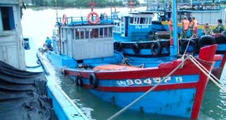 Quảng Ngãi: Một tàu cá bị chìm do ảnh hưởng bão số 5
