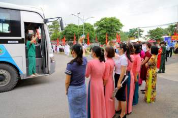 Quảng Ninh cử 200 cán bộ y tế hỗ trợ Bắc Giang chống dịch COVID-19 - Ảnh 4.