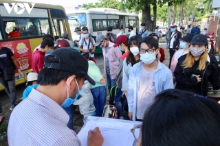 Học sinh, sinh viên Quảng Nam bị kẹt ở Đà Nẵng được về địa phương - Ảnh 1.