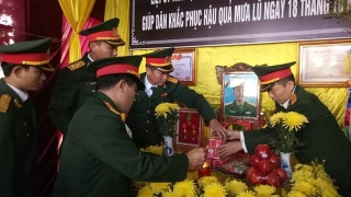Xúc động hình ảnh hàng nghìn người dân Hà Tĩnh đưa tiễn liệt sỹ thuộc Đoàn Kinh tế Quốc phòng 337 về với đất mẹ - Ảnh 9.