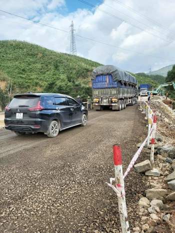 Đắk Lắk: Quốc lộ 26 thông tuyến trở lại sau 3 ngày khắc phục sự cố - Ảnh 2.