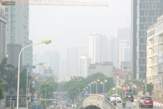 Ảnh: Hà Nội lại mù mịt vì ô nhiễm không khí nghiêm trọng, cảnh báo ảnh hưởng đến sức khỏe người dân - Ảnh 10.