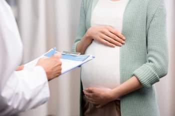 Những dấu hiệu ra máu nguy hiểm ở những tháng cuối thai kì mẹ bầu cần đặc biệt lưu ý - Ảnh 1.