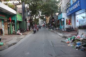 Công nhân vệ sinh môi trường đình công, rác thải ngập tràn phố trung tâm Hà Nội - 7