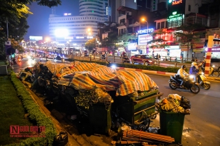 Môi trường - Hà Nội: Rác vẫn bủa vây nội đô sau 4 ngày mở cửa bãi Nam Sơn