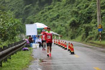 Ông Đoàn Ngọc Hải giành huy chương trong giải marathon tại Quảng Bình - Ảnh 3.