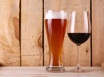 Rượu vang và bia: Đồ uống nào nhanh say hơn? Câu trả lời bất ngờ về tốc độ xâm nhập vào máu của đồ uống có cồn - Ảnh 1.