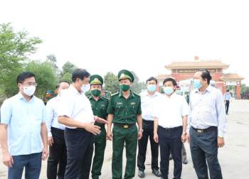 Thứ trưởng Bộ Y tế Đỗ Xuân Tuyên kiểm tra phòng chống dịch COVID-19, kiểm soát biên giới tại Long An - Ảnh 5.