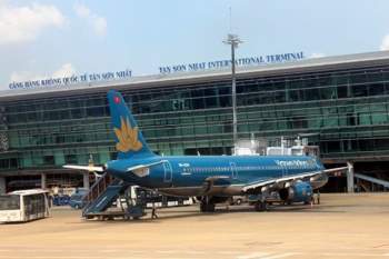 4 mẫu gộp nhân viên sân bay Tân Sơn Nhất nghi nhiễm COVID-19, bác tin đồn 20 người mắc bệnh - Ảnh 2.