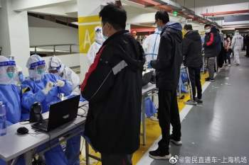 Sân bay Trung Quốc náo loạn do nhiều nhân viên nhiễm Covid-19