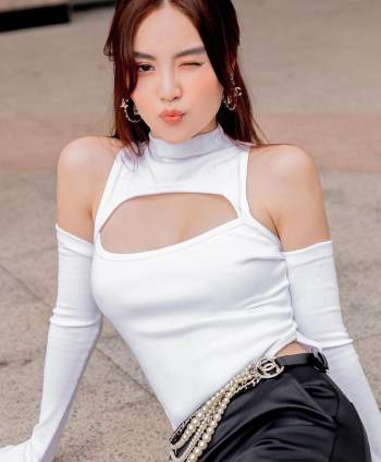 Ninh Dương Lan Ngọc có cả loạt váy áo hở bạo ít ai dám mặc, khoe body sexy bỏng mắt dân tình - Ảnh 5.