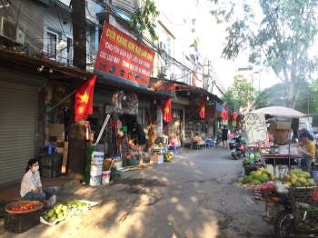 Việt Nam trong tim ta: Rực rỡ cờ đỏ sao vàng trên từng mái nhà góc phố Ảnh 3