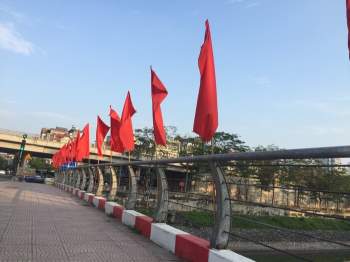 Việt Nam trong tim ta: Rực rỡ cờ đỏ sao vàng trên từng mái nhà góc phố Ảnh 6