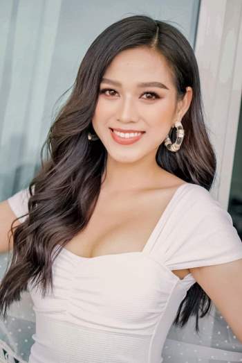 Fan 'choáng' khi phát hiện 'chị em song sinh' là Hoa hậu Quốc tế của Đỗ Thị Hà Ảnh 2