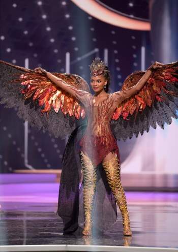 Vỡ òa cảm xúc với loạt trang phục dân tộc độc lạ và kì thú tại Miss Universe 2020 Ảnh 6