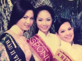 Vẻ đẹp bất chấp thời gian của top 3 Hoa hậu Việt Nam 2002 - hội ngộ nhan sắc cùng trong 1 bức ảnh Ảnh 1