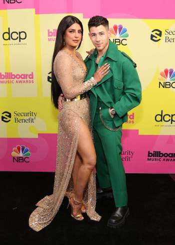 Quả bom gợi cảm Hollywood Megan Fox khoe thân táo tợn trên thảm đỏ Billboard 2021 Ảnh 3