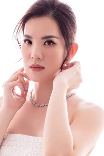Vẻ đẹp bất chấp thời gian của top 3 Hoa hậu Việt Nam 2002 - hội ngộ nhan sắc cùng trong 1 bức ảnh Ảnh 12