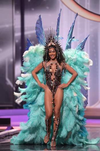 Vỡ òa cảm xúc với loạt trang phục dân tộc độc lạ và kì thú tại Miss Universe 2020 Ảnh 9