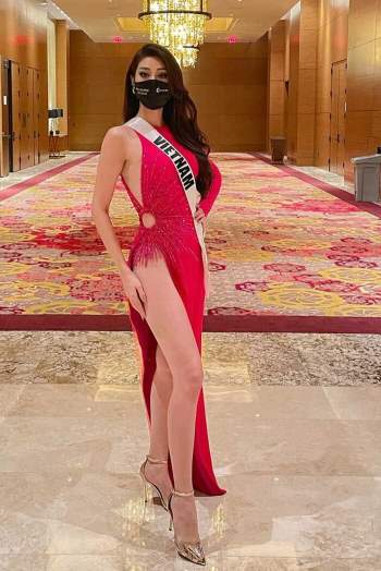 Khánh Vân, Ngọc Trinh mang váy xẻ siêu cao 'gây bão' truyền thông quốc tế Ảnh 1