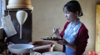 Học Lý Tử Thất làm món ăn kiểu Trung nhưng cô gái Việt thất bại thảm hại - Ảnh 4.