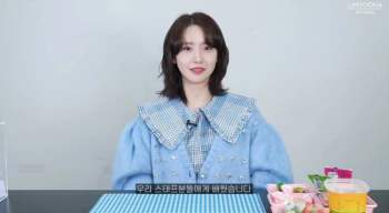 Đụng áo cardigan 57 triệu đồng: Yoona “bánh bèo” khi mix váy, Sooyoung đơn giản mà trẻ trung - Ảnh 2.