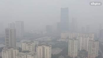 Hà Nội ô nhiễm không khí nghiêm trọng, bầu trời mờ đục vì khói bụi - Ảnh 2.