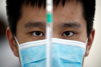 Nhiều người Trung Quốc không dám tiêm vắc xin trong nước sản xuất - Ảnh 2.