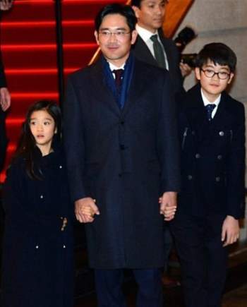 Tiểu công chúa đế chế Samsung: Chiều cao khủng, bức ảnh cầm Iphone làm dậy sóng MXH và loạt fact ít ai biết về “biểu tượng richkid Hàn Quốc” - Ảnh 1.