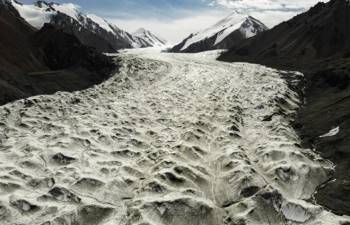 Sông băng ở 'cực thứ 3' của Trái đất tan chảy ở tốc độ báo động - 1