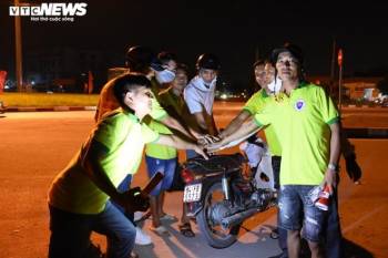 'Hiệp sỹ đường phố' xuyên đêm giải cứu miễn phí xe gặp nạn ở Hải Phòng - 11