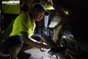 'Hiệp sỹ đường phố' xuyên đêm giải cứu miễn phí xe gặp nạn ở Hải Phòng - 9