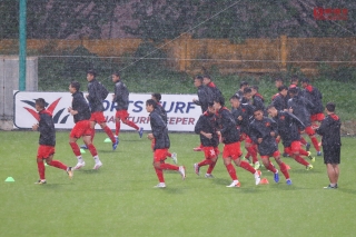 Thể thao - HLV Park Hang Seo lặng lẽ quan sát đội tuyển U22 tập luyện dưới mưa lớn (Hình 5).