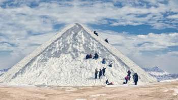 Sự thật về 'núi tuyết' trắng xóa giữa vùng nắng gió sa mạc Ai Cập