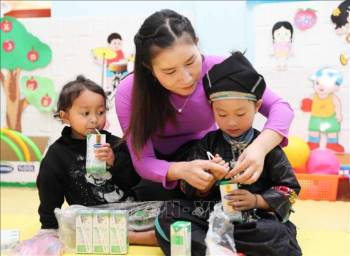 Vinamilk cùng Quỹ sữa Vươn cao Việt Nam chung tay vì trẻ em khó khăn Hà Giang - 6