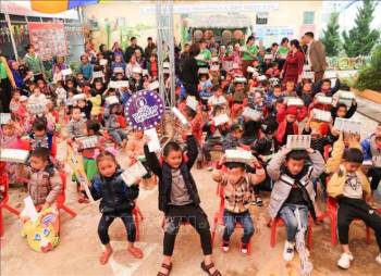 Vinamilk cùng Quỹ sữa Vươn cao Việt Nam chung tay vì trẻ em khó khăn Hà Giang - 9