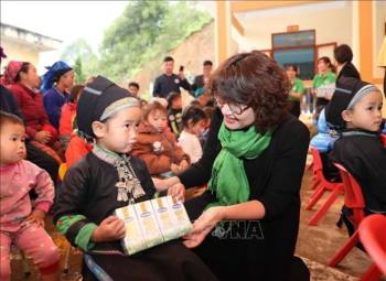 Vinamilk cùng Quỹ sữa Vươn cao Việt Nam chung tay vì trẻ em khó khăn Hà Giang - 10
