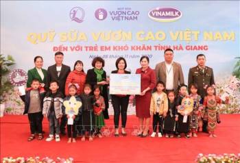 Vinamilk cùng Quỹ sữa Vươn cao Việt Nam chung tay vì trẻ em khó khăn Hà Giang - 11