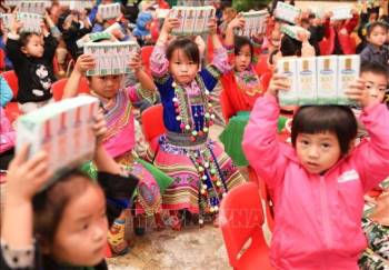 Vinamilk cùng Quỹ sữa Vươn cao Việt Nam chung tay vì trẻ em khó khăn Hà Giang - 12