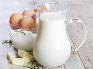 Ăn trứng luộc và uống sữa đậu nành bồi dưỡng cho người suy nhược, mới ốm dậy, phụ nữ sau sinh.