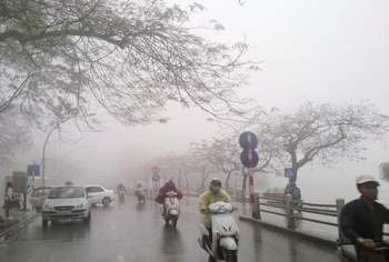 Ngày đầu đi làm của năm Tân Sửu, miền Bắc và Thanh Hóa có mưa nhỏ, mưa phùn, sương mù, trời rét. Ảnh: TL