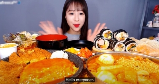Bị dân mạng Hàn Quốc chèn ép tới khủng hoảng, nữ YouTuber Mukbang phải chấm dứt luôn sự nghiệp, xoá hết video - Ảnh 2.