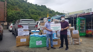 Tập đoàn dược Aikya Pharma tặng vật tư y tế cho phóng viên tác nghiệp trong dịch Covid-19 tại Đà Nẵng